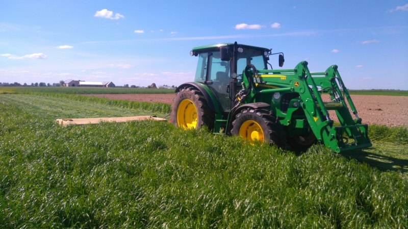 John Deere 5080R + Vicon CM2400