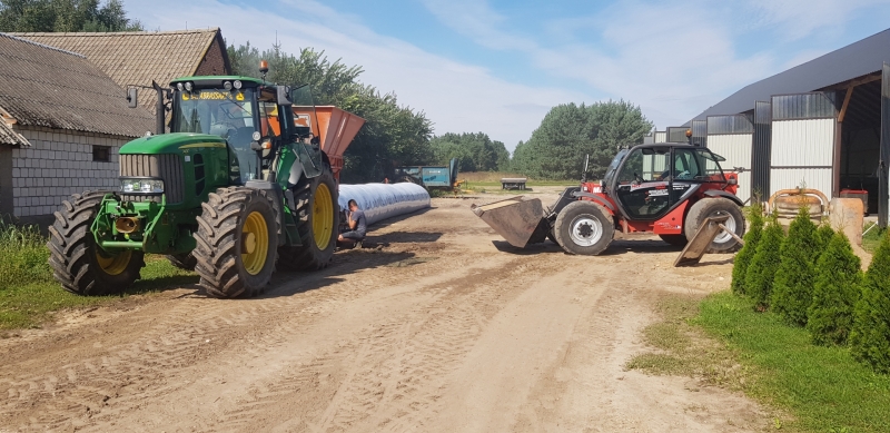 John Deere 7430 & AgriPak