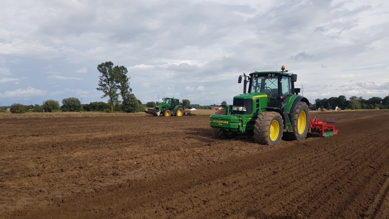 John Deere 6830 & 6220