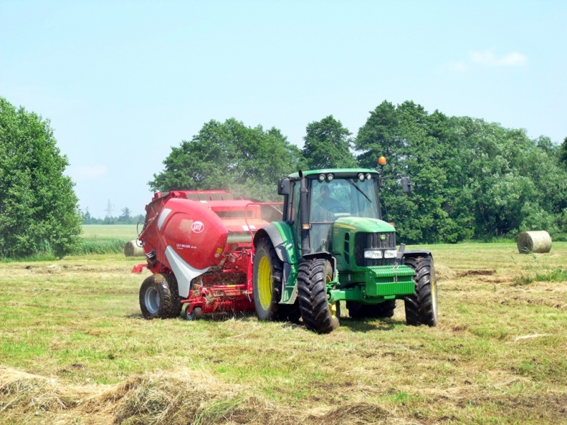 John Deere 6930 & Lely Welgler RP 445