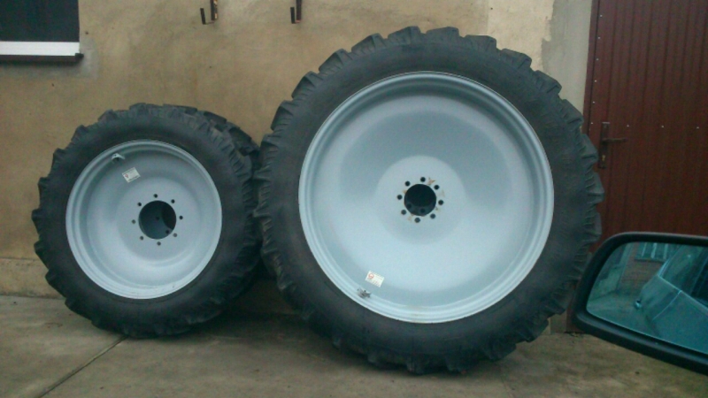 Koła 300/95R46 270/95R32