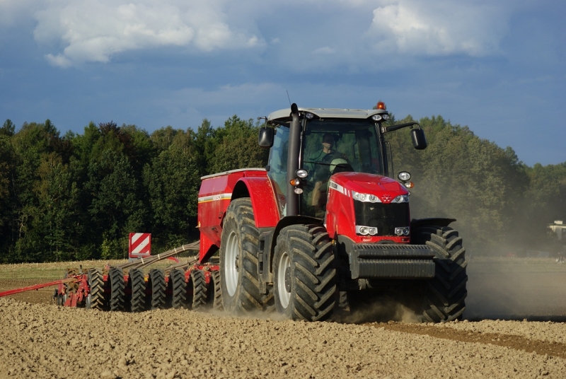 Massey Ferguson 8670 + Horsch Pronto 6DC