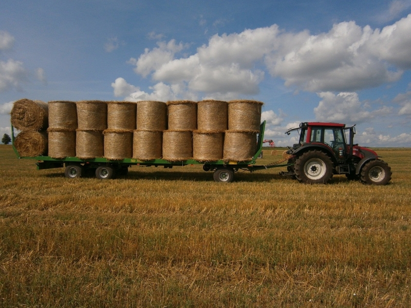 Valtra N82 HiTech + Pronar T023