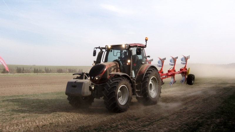 Valtra N + Pottinger Servo 35 Nova