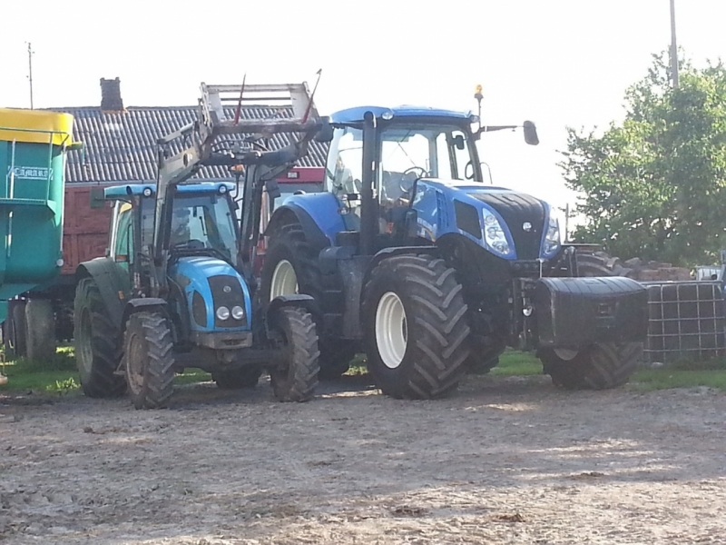 NH T8.275 VS LANDINI POWERFARM 80