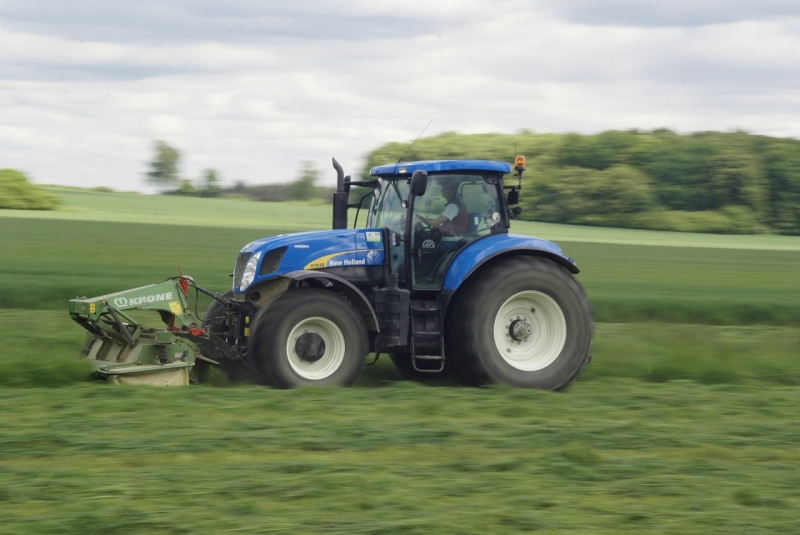 New Holland T7030 AutoCommand + Krone AFL283 CV