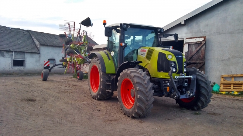 Claas Arion 440 + Claas Liner 1600