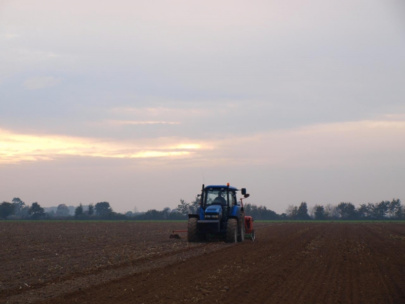 New Holland TM 120 + Zestaw uprawowo-siewny