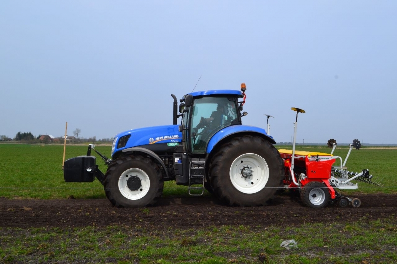 New Holland t7.220 PC & Pottinger Vitasem 302