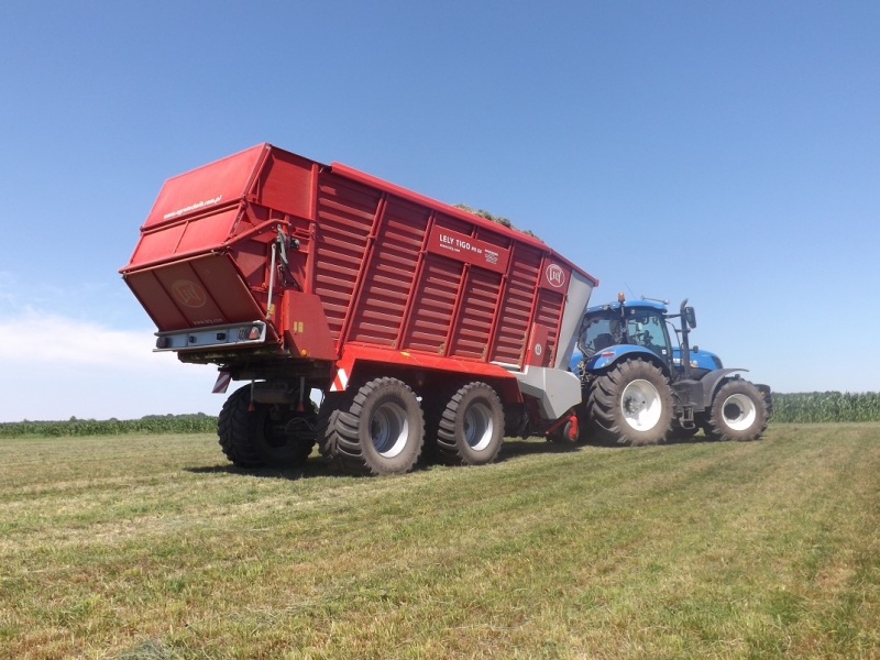 New Holland T7.220 AC & Lely Tigo