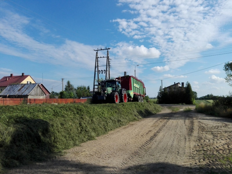 Fendt 818 i Strautmann Giga Vitesse