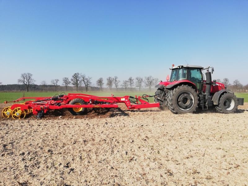 Massey Ferguson 7624 i Vaderstad Opus 400