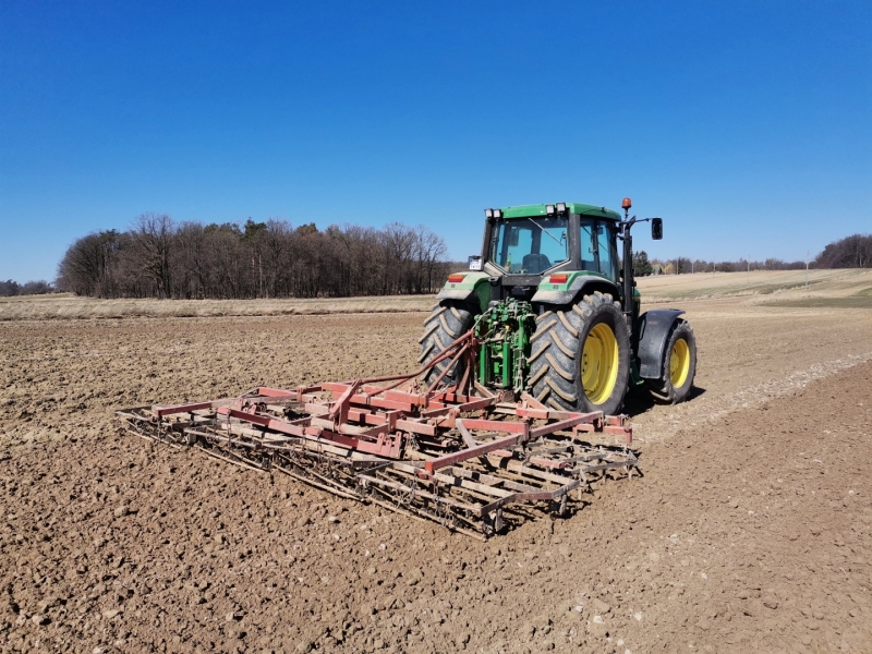 John Deere 6910 + brony