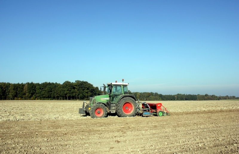 Fendt 414 Vario + brona aktywna + siewnik Poznaniak