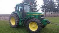 John Deere 6810