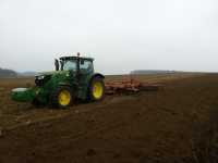 JD 6140R & KUHN HXL 44