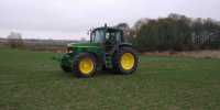 John Deere 6810