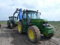 John Deere 6810