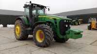 John Deere 8230