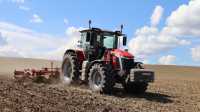 Massey Ferguson 8S.225 & Unia Group Kos 6,0 SH.