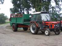 Zetor 5211 i rozrzutnik