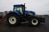 New Holland T8020