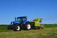 New Holland t7.220PC & Claas Rolland 350