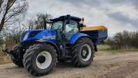 New Holland T7.230 AC i Bogballe M35W