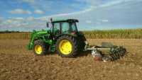 John Deere 5080R + brona talerzowa