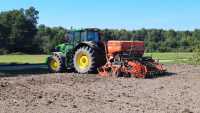 John Deere 6195M i Kuhn Sitera 3030