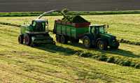 Claas Jaguar 890 i John Deere 8220