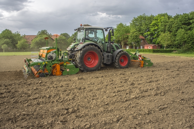 Amazone KE 3000 + Fendt 514 vario + amazone KE 3000 + d9