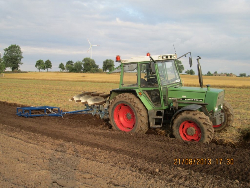 Fendt Farmer 306 LSA i Rabewerk i podwójny wał strunowy