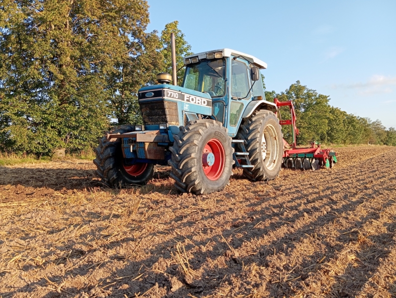 Ford 7710