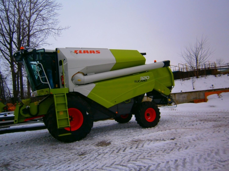 Claas Tucano 320
