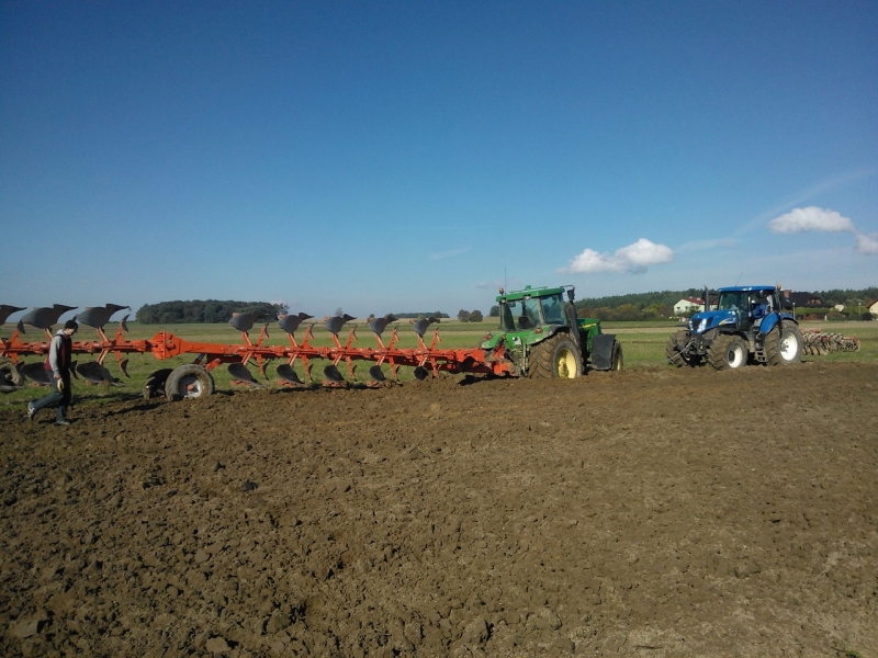 John Deere 8400 + Kuhn Challenger 8  & New Holland T7030 AC + Bury