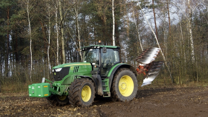 John Deere 6170R + Kuhn VM153