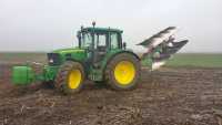 John Deere 6330