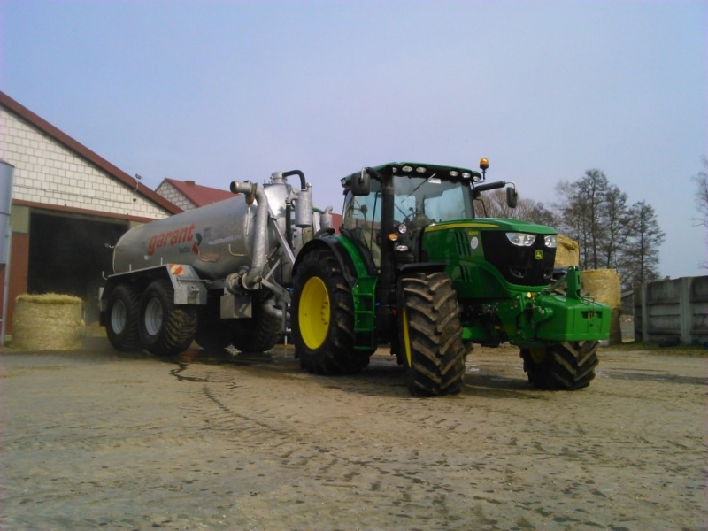 John Deere 6210R & Garant 20000l
