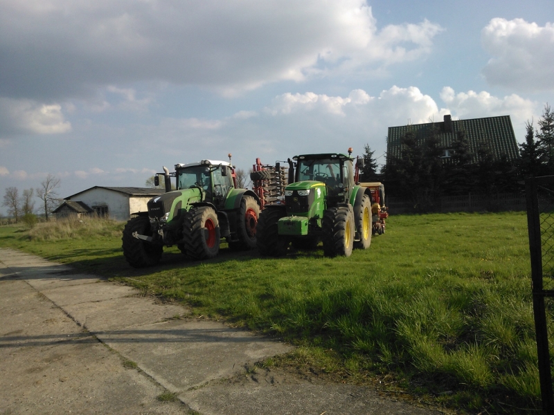 John Deere 6210R +  Vaderstad Tempo F8