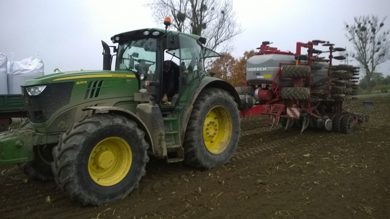 John Deere 6210R + Horsch focus 6TD