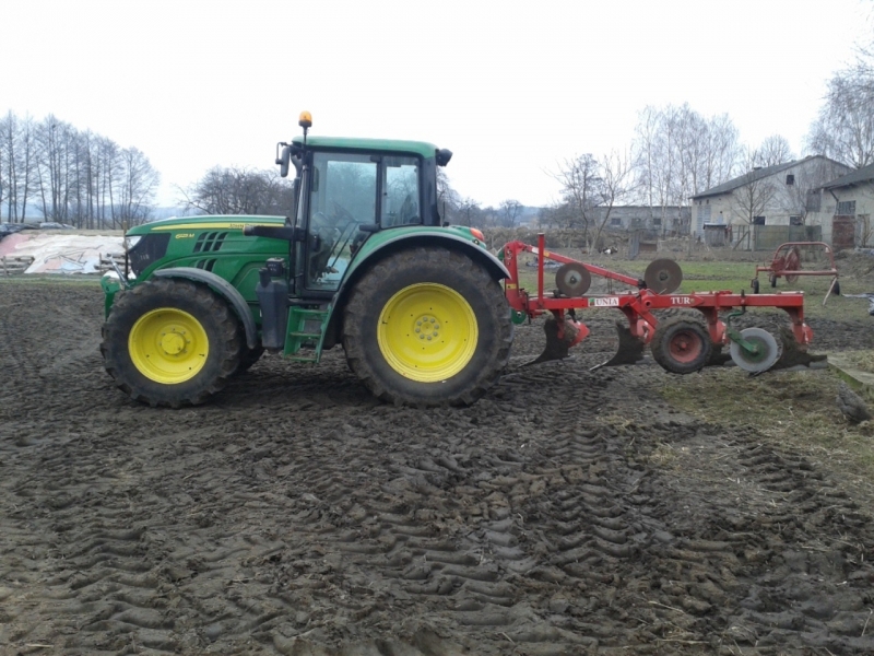 John Deere 6125m + Unia