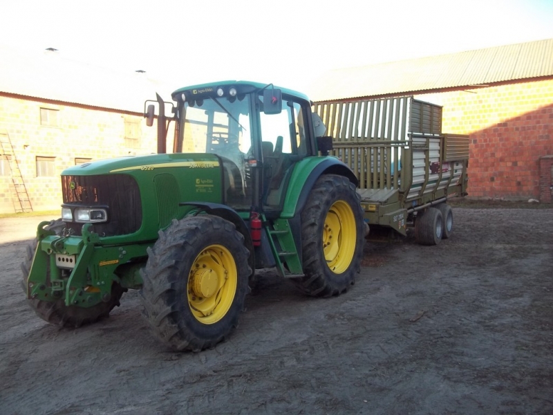 John Deere 6520