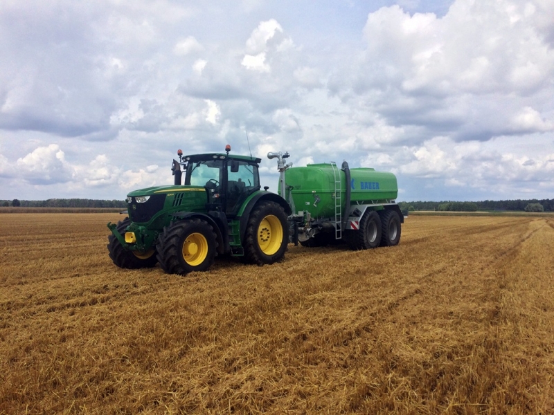 John Deere 6210R + Bauer 191+