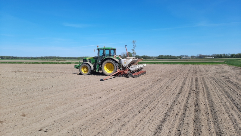 John  Deere 6630 i Kuhn Kosma