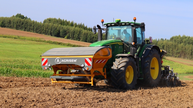 John Deere 6R 250 & Agrisem StripCat II