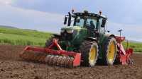 John Deere 6145 R & Horsch Express 3 TD.