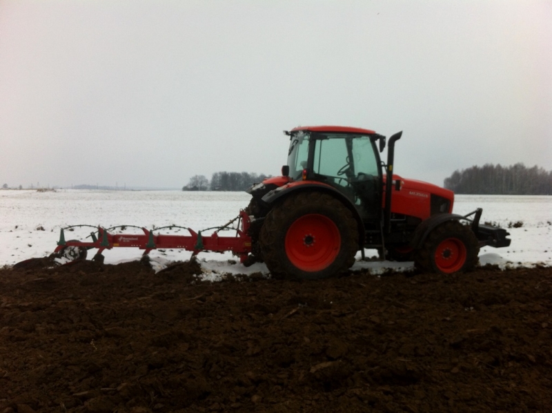 Kubota M135GX & Kverneland AB100