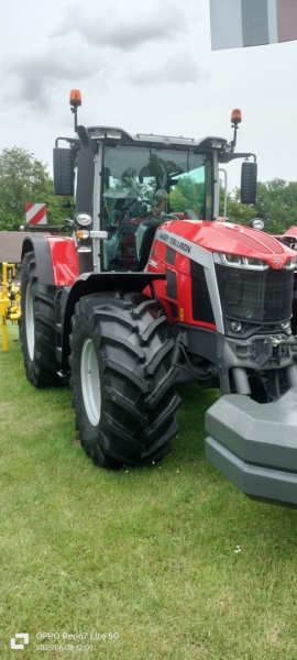 Massey Ferguson 8S
