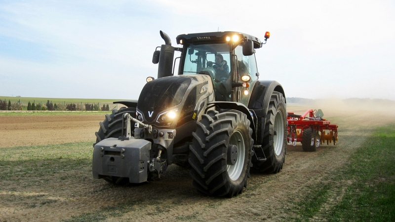 Valtra S374 + Vaderstad Optus